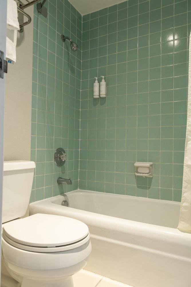 Room image 4