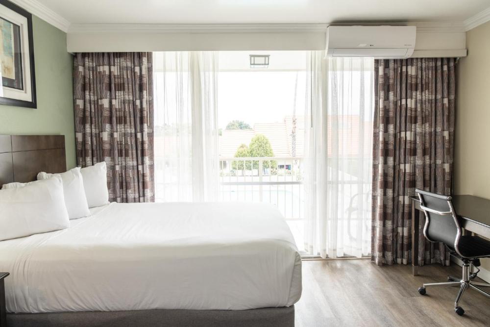 Room image 4