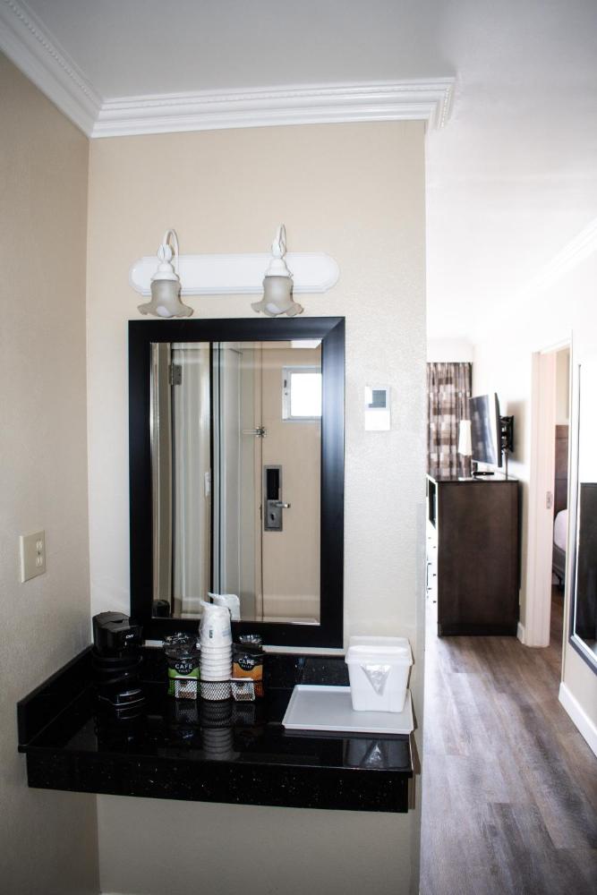 Room image 3